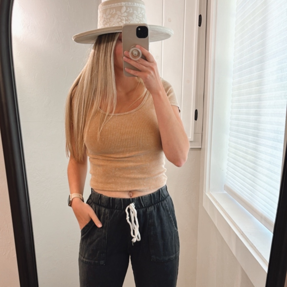 Wild Fable Scoop Neck Ribbed Crop Top Size Medium in Tan